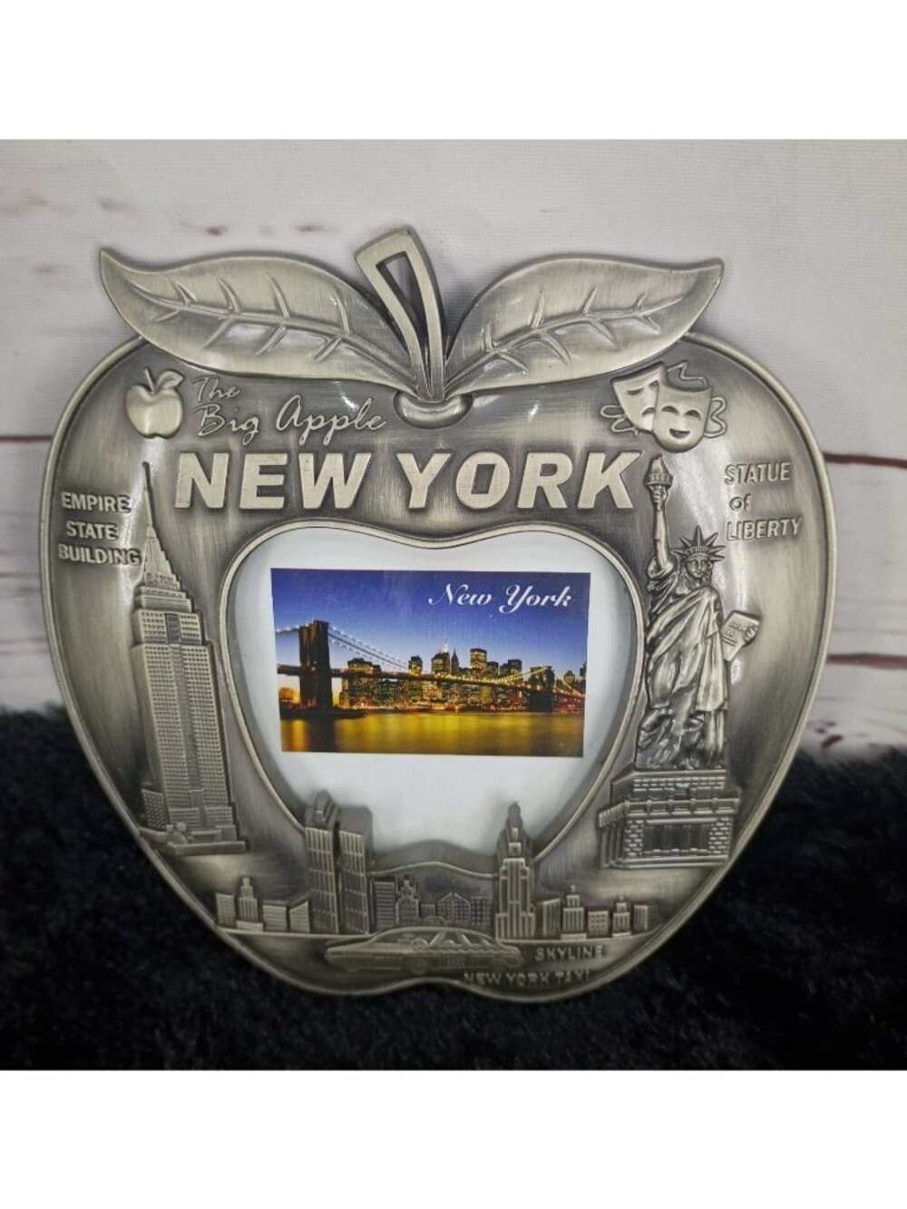 New York Big Apple Metal Photo Frame With Skyline & Statue Of Liberty Design Tab